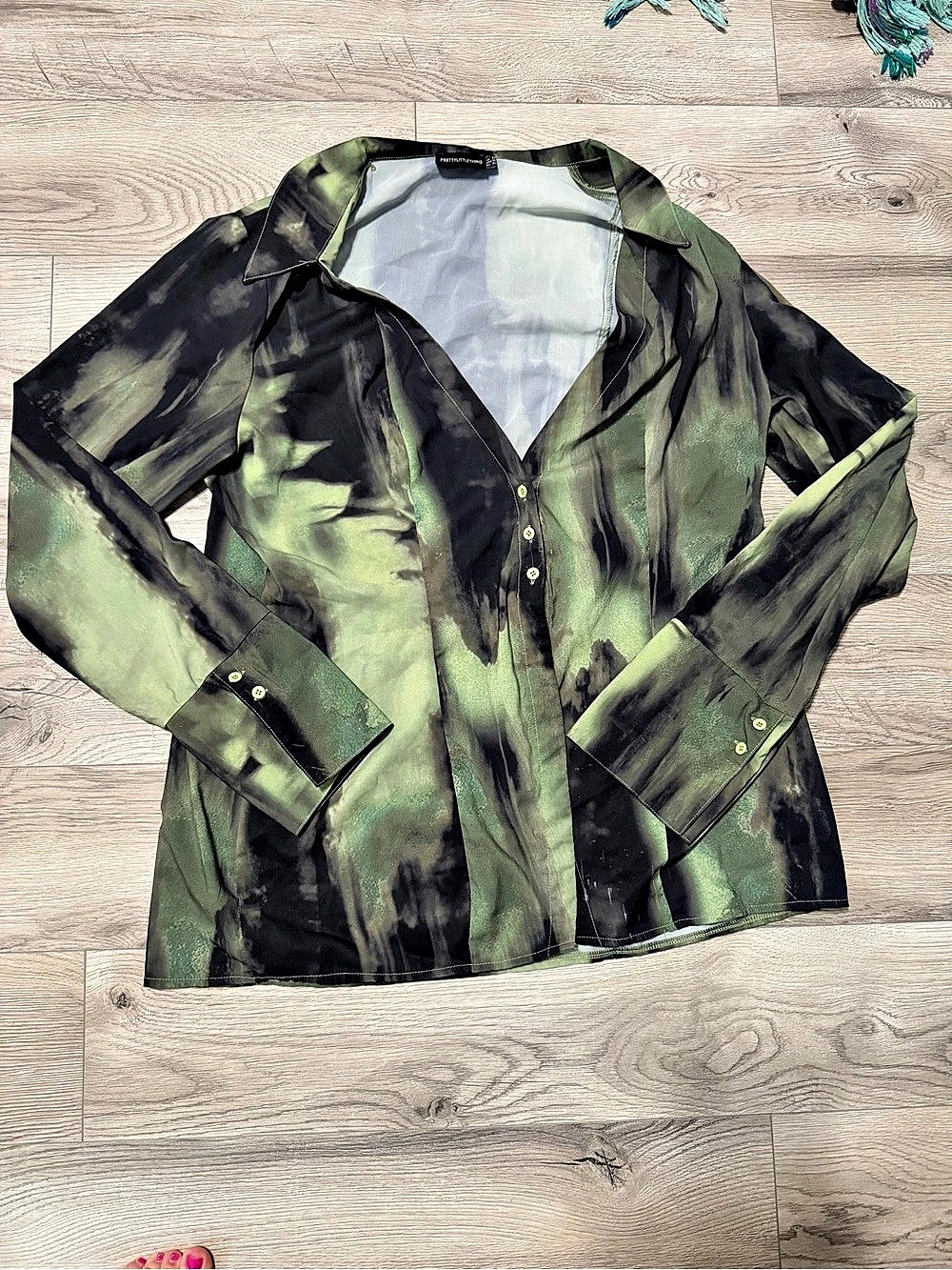 PRETTYLITTLETHING Abstract Green & Black Top Size 18 Like New